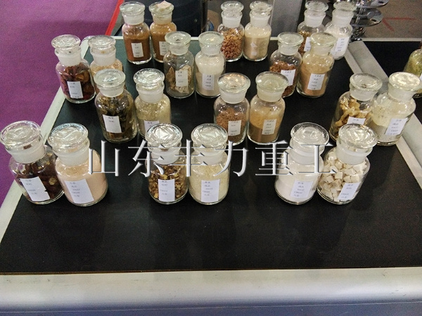 粉碎后的各种样品